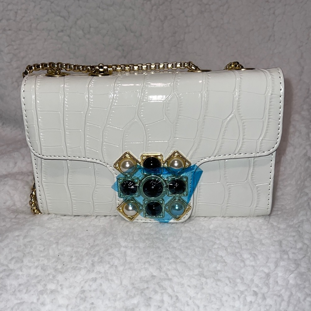 Women’s Croc Vegan Leather White Flap Purse w Gold Hardware 👜 ~ NWT
